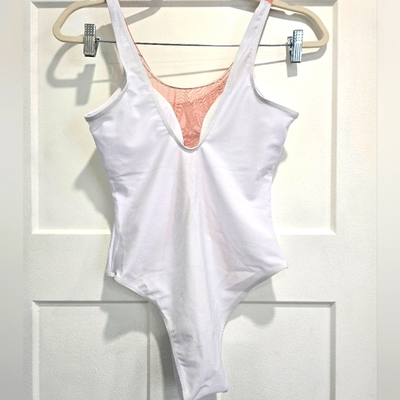 White one-piece swimming suit - Picture 2 of 4